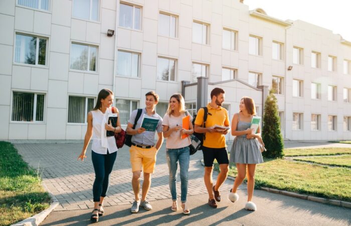 پیادهروی عکاسی: ثبت تصاویر خیرهکننده شهری